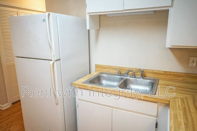 Building Photo - 2100 Continental Ave