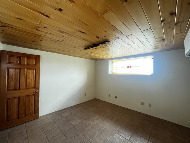 Building Photo - 409 Maria Ln