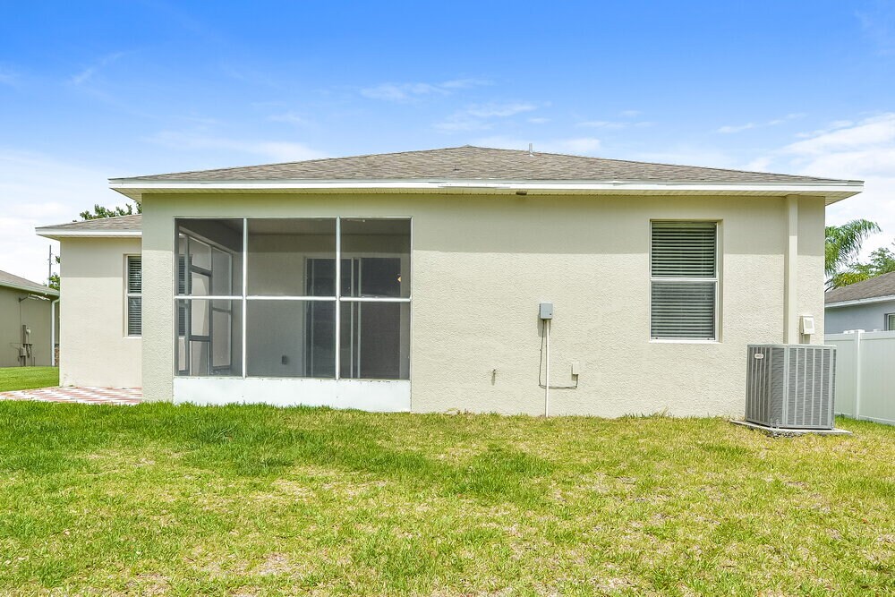 Building Photo - 5736 Coquyt Dr