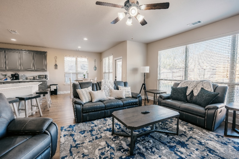 Building Photo - 728 Chatsworth Dr