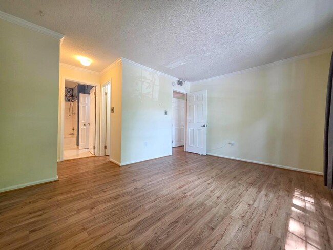 Building Photo - 7758 New Providence Dr