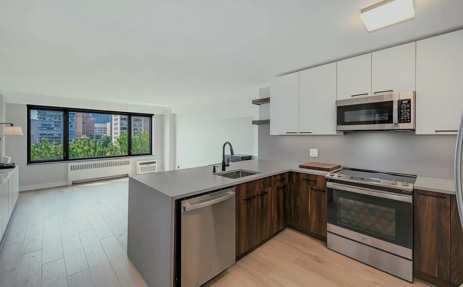 Generous space for entertaining - 3100 N Lake Shore Dr