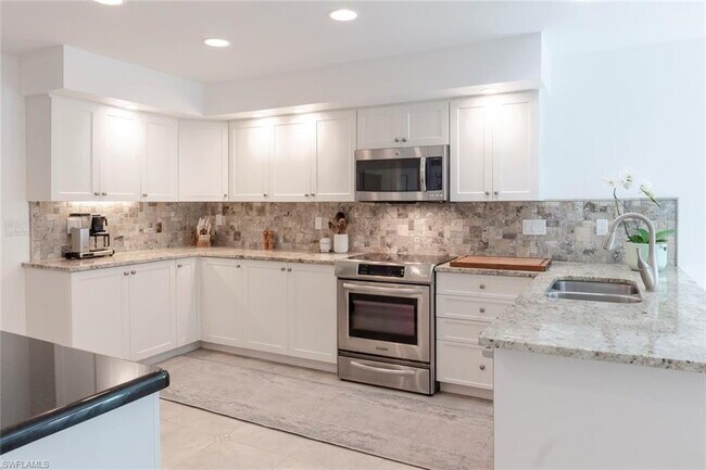 Building Photo - Golden Gate Estates Single Family home on ...