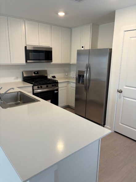 Building Photo - 14844 N Ascot Bnd Cir