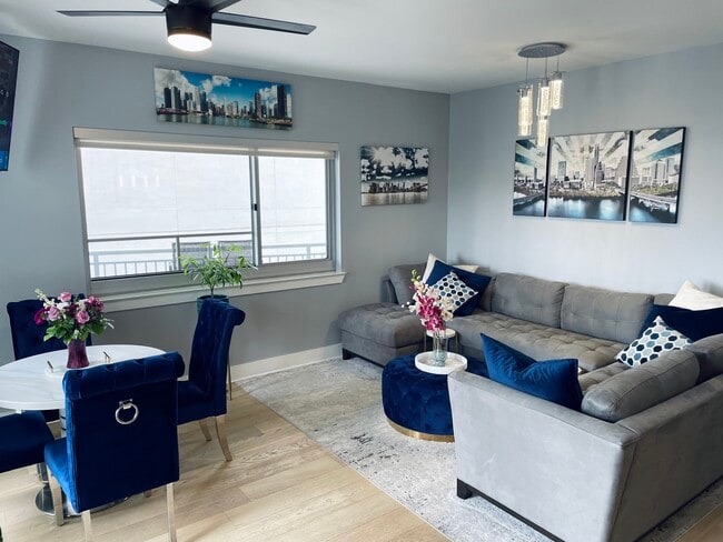 Living & Dining Area - 603 Davis St