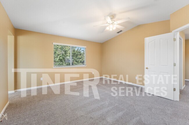 Building Photo - 35 Sabre Ct