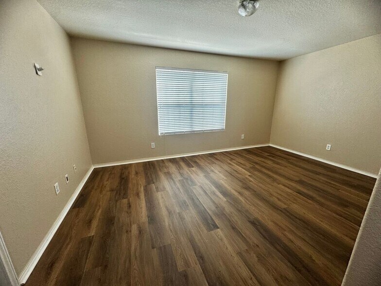 Building Photo - 8642 Brisa Royale