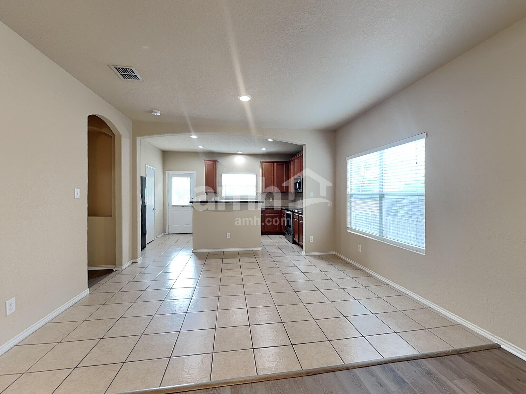 Building Photo - 9811 Rainbow Crk