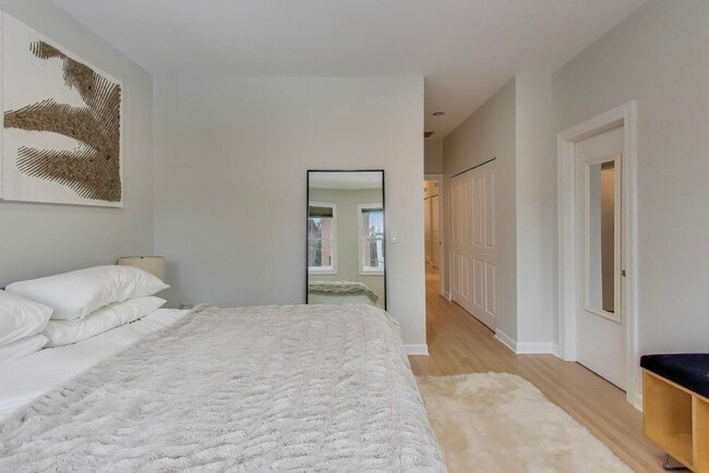 Building Photo - 1725 N Mohawk St