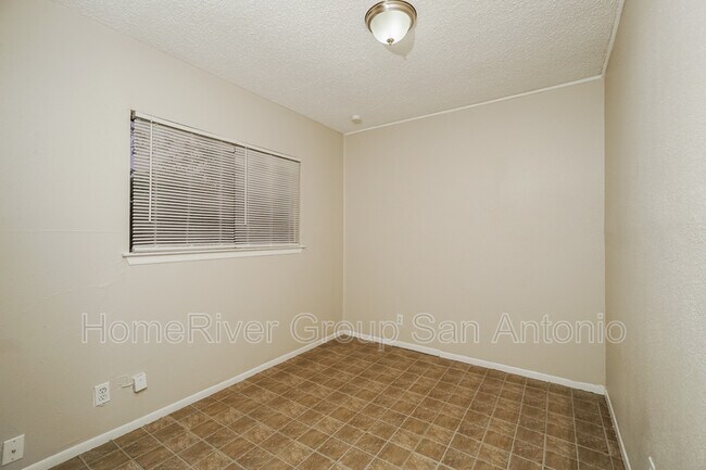 Building Photo - 5455 Port Townsend Dr