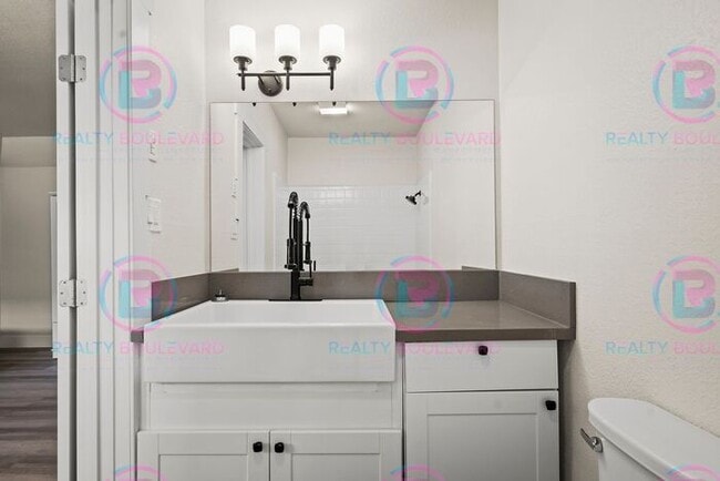 Building Photo - Studio apartment available now in the hear...