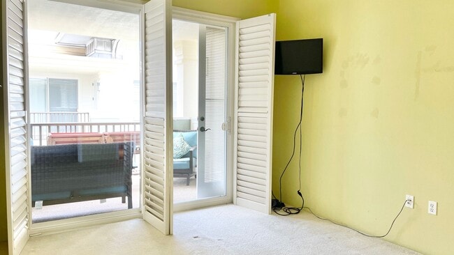 Building Photo - Gated Community in Hawaii Kai! Colony at P...