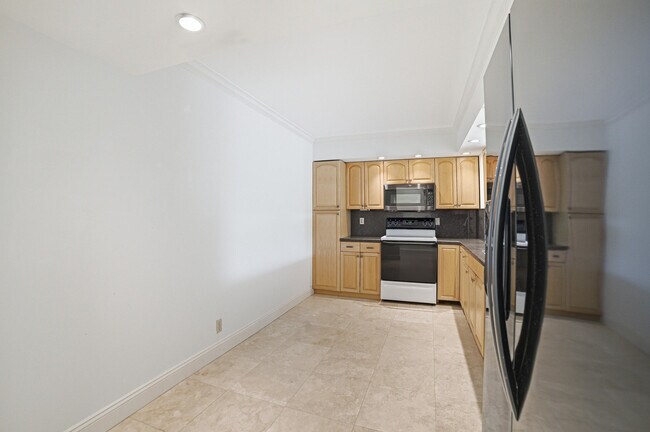 Building Photo - 4740 S Ocean Blvd