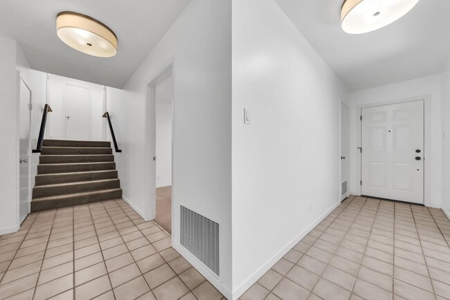 Building Photo - 280 Angelita Ave