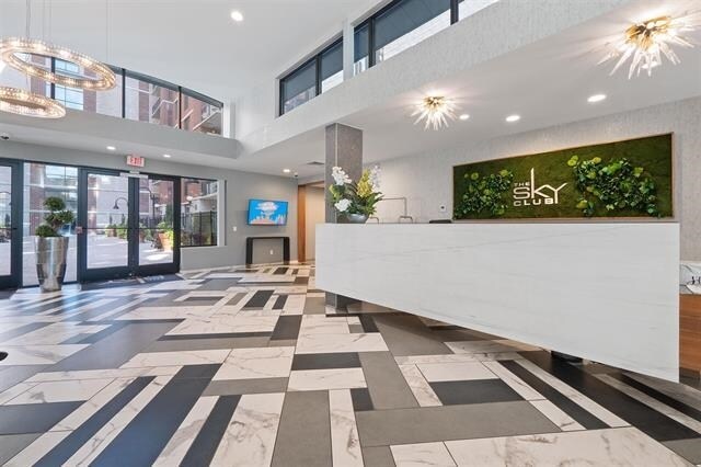 Building Photo - 700 1st St