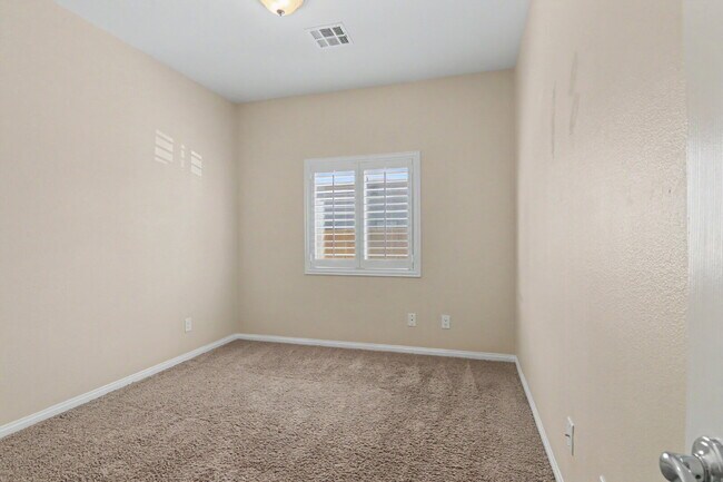 Building Photo - Immaculate 5-Bed, 3-Bath Entertainer’s Home on Over a Quarter Acre in Gated Riverwalk Ranch Manor...
