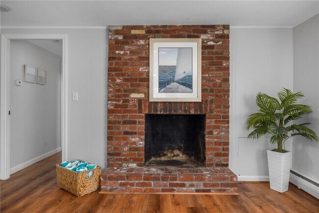 Building Photo - 384 Valley Rd