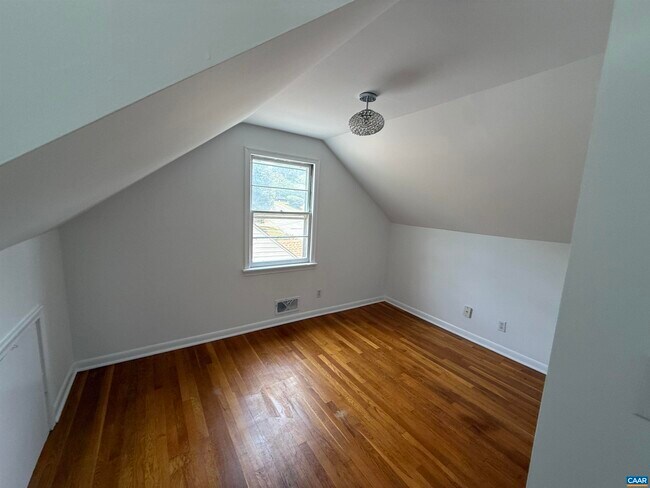 Building Photo - 913 Druid Ave