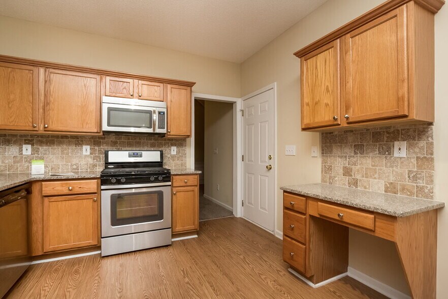 Building Photo - 4425 Ridgefair Dr
