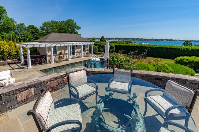 Building Photo - 3 Barclay Sq