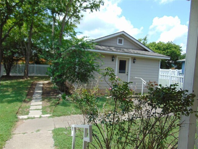 Building Photo - 4482 Mather