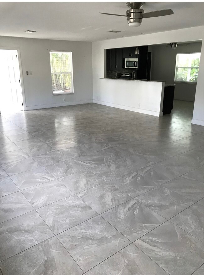 Building Photo - 1320 Milano Dr