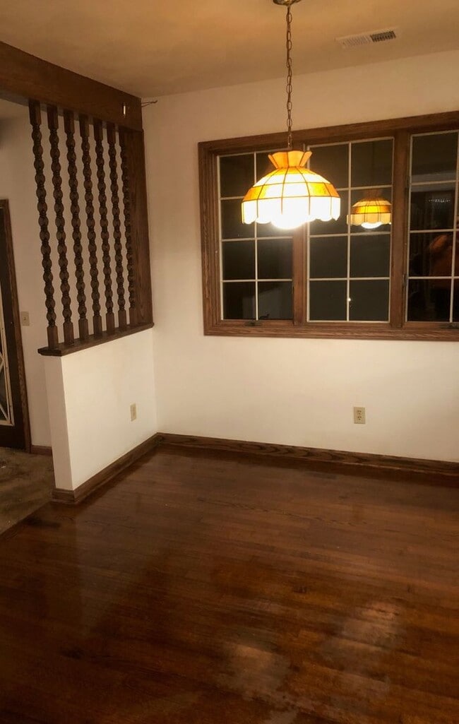 Building Photo - Old English Tudor Style Home in South Charleston