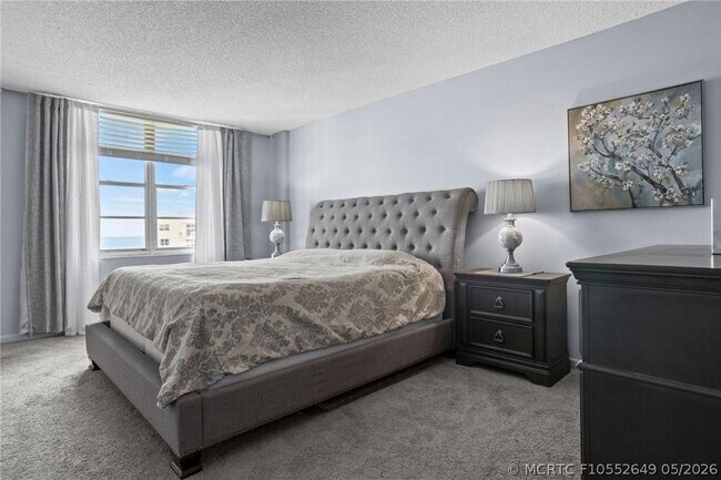 Building Photo - 3725 S Ocean Dr