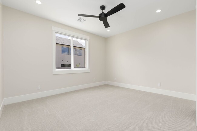 Building Photo - Gorgeous 5 bed 4 bath in Desert Canyons