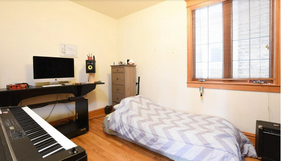 Bedroom 1 - 4322 N Lincoln Ave