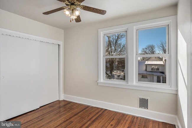 Building Photo - 306 Lincoln Ave