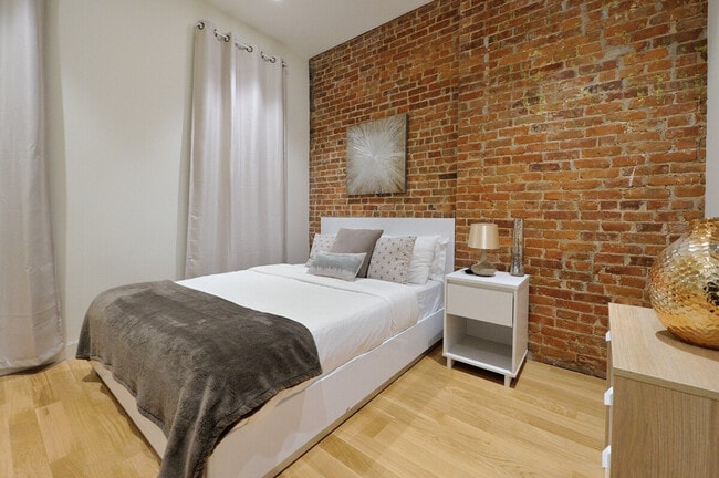 Building Photo - 348 W 45th St