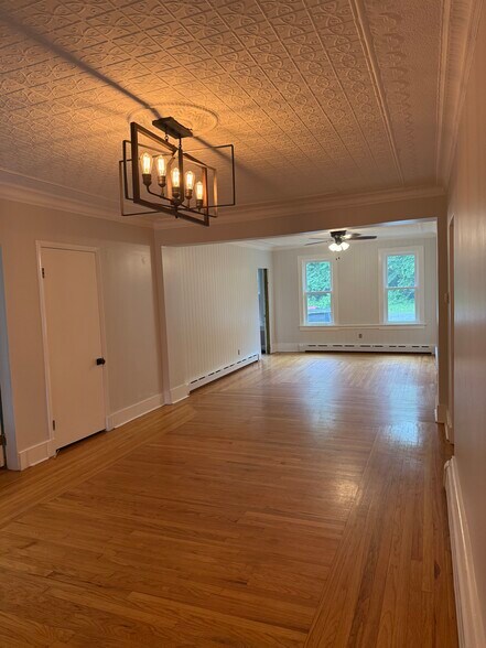 Building Photo - 13 Alden St