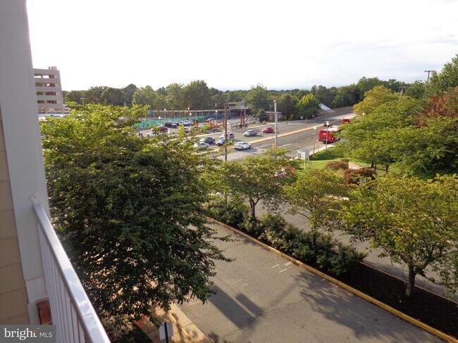 Building Photo - 2700 Bellforest Ct