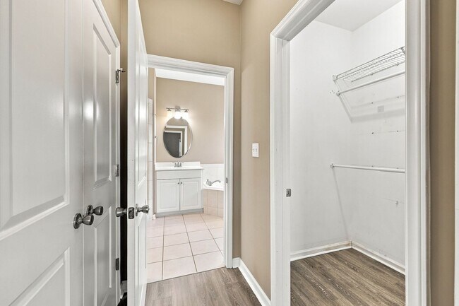 Building Photo - 257 Silver Creek Loop