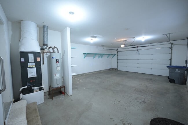 Building Photo - 2 bed + office, 2 bath, 2 car garage condo...