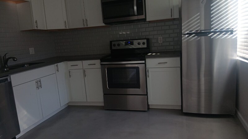 Building Photo - 340 W Highland Ave