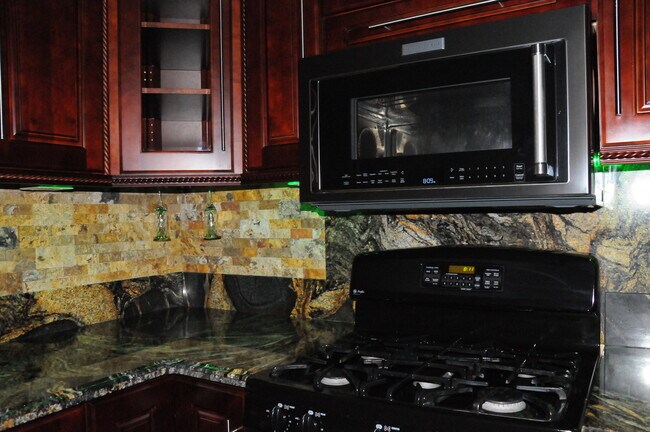 Corner upclose - 703 Via Presa