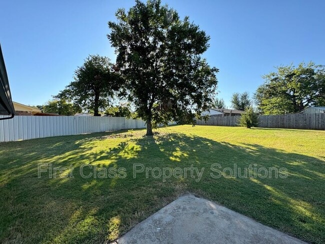 Building Photo - 3524 Hillside Dr