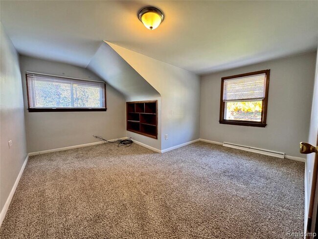 Building Photo - 834 E Cross St