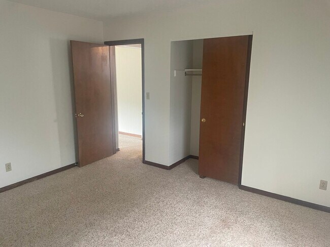 Building Photo - 6225 Willowcrest Dr
