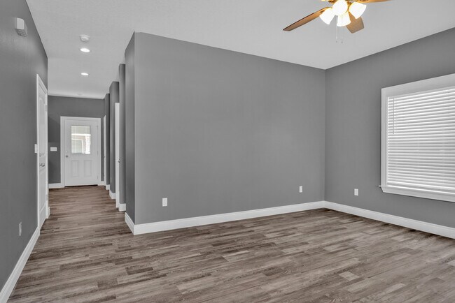 Building Photo - 3011 E 12th St