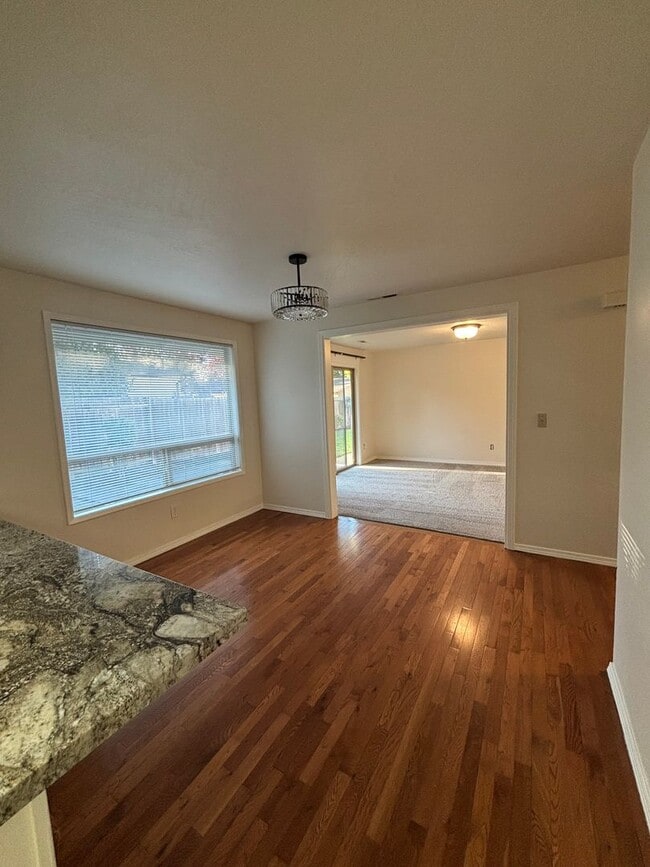 Building Photo - Corner Lot, RV Parking in North Medford!!