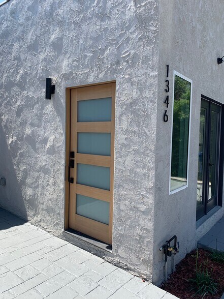 Building Photo - 1346 S Mansfield Ave