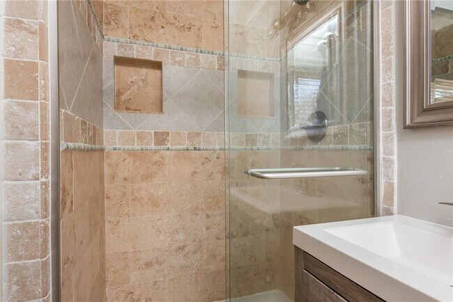 Building Photo - 2542 Warwick Cir NE