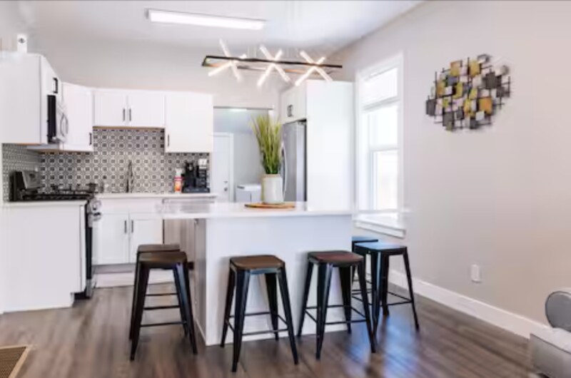 Building Photo - 814 W Arapahoe Ave