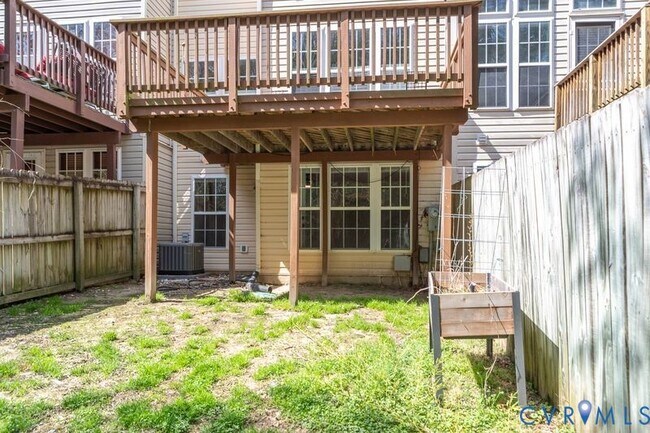 Building Photo - 2805 Queensland Dr