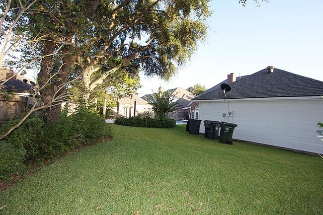 Building Photo - 1615 Greenleaf Oaks Dr