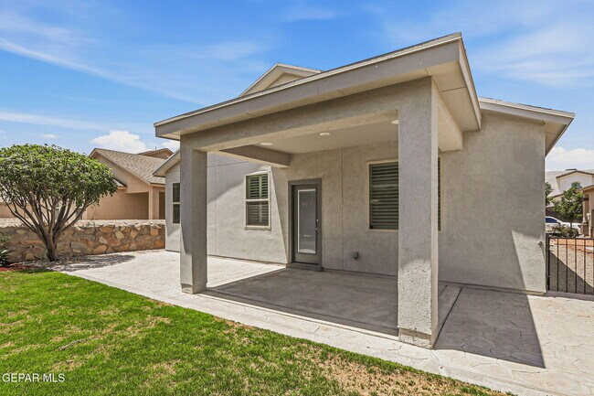 Building Photo - 14828 Tierra Coruna Ave