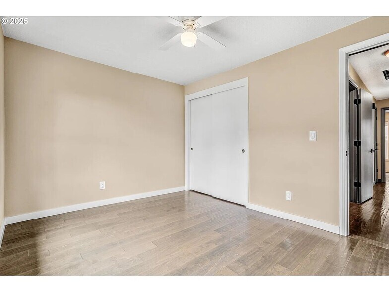 Building Photo - 3017 SE Brookwood Ave